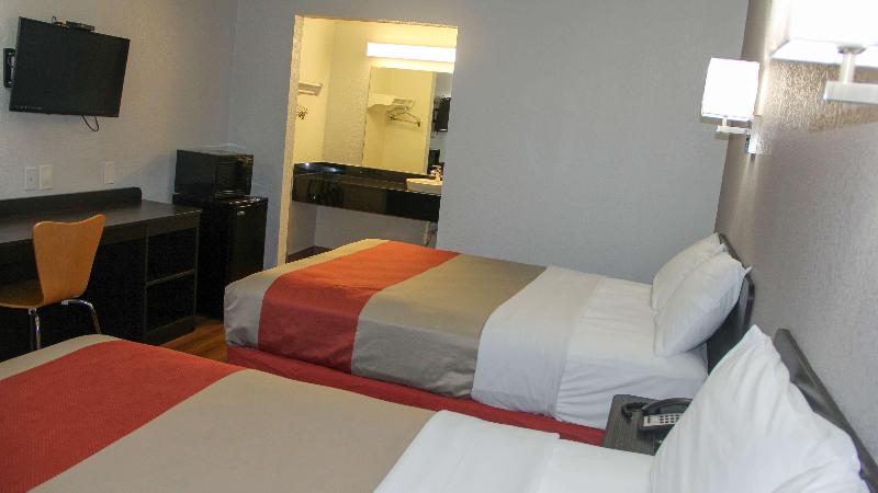 Motel6 Fayetteville AR - photo 33