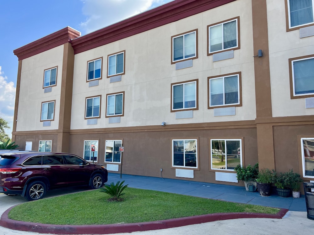 Saffron Inn & Suites - photo 17