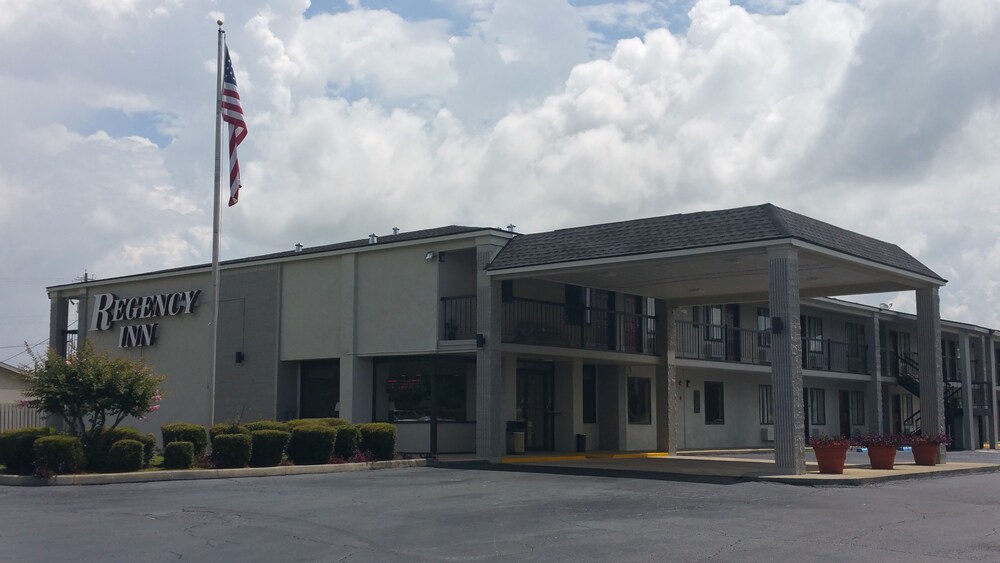 Regency Inn - carbon neutral hotel in Porter
