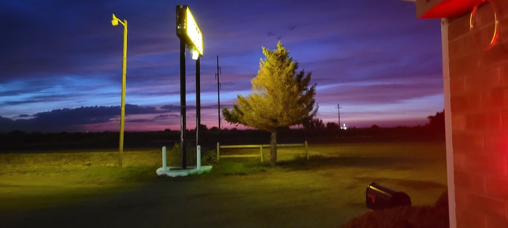 Tops Motel - photo 25