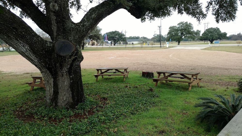 Hotel O Executive Inn & Suites Cuero Hwy 87 - photo 30