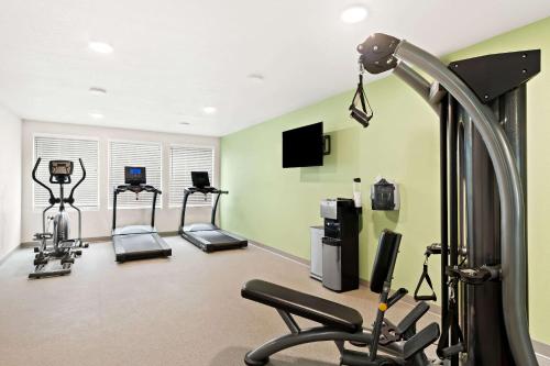 Woodspring Suites Denver Commerce City - photo 15