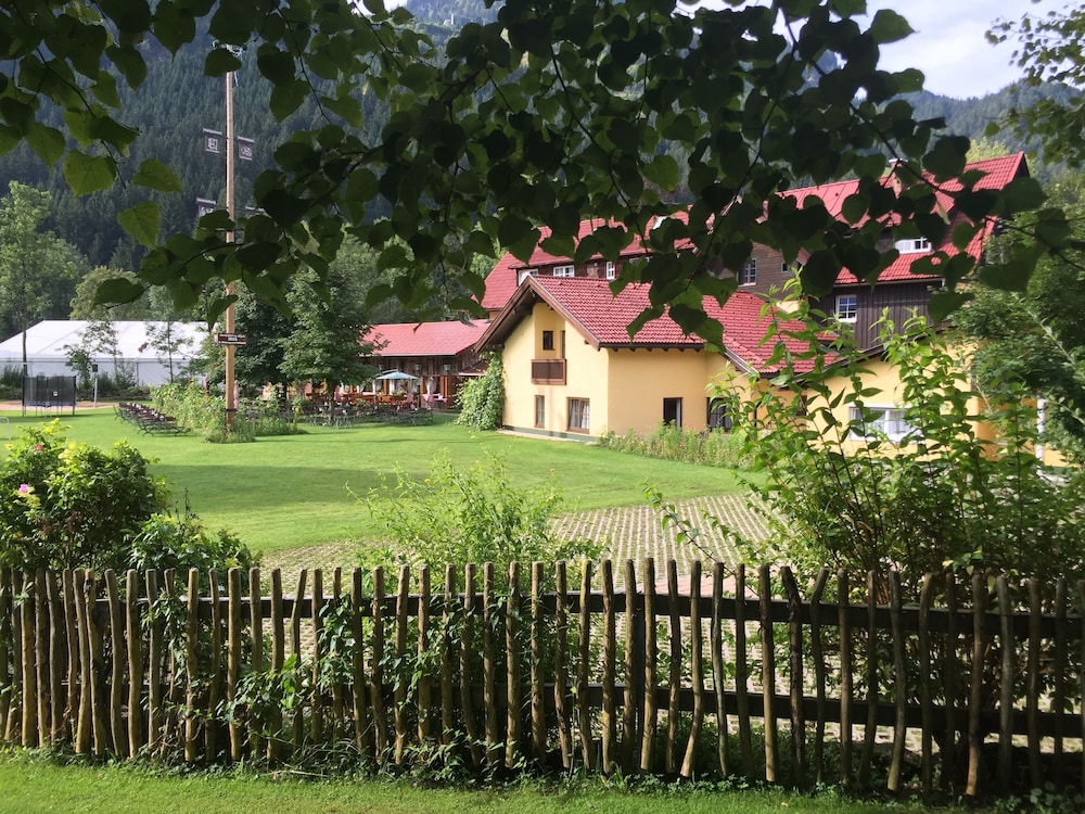 Wiesengrund - carbon neutral hotel in Unknown City