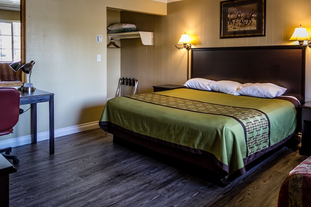 Charm Motel & Suites - photo 16