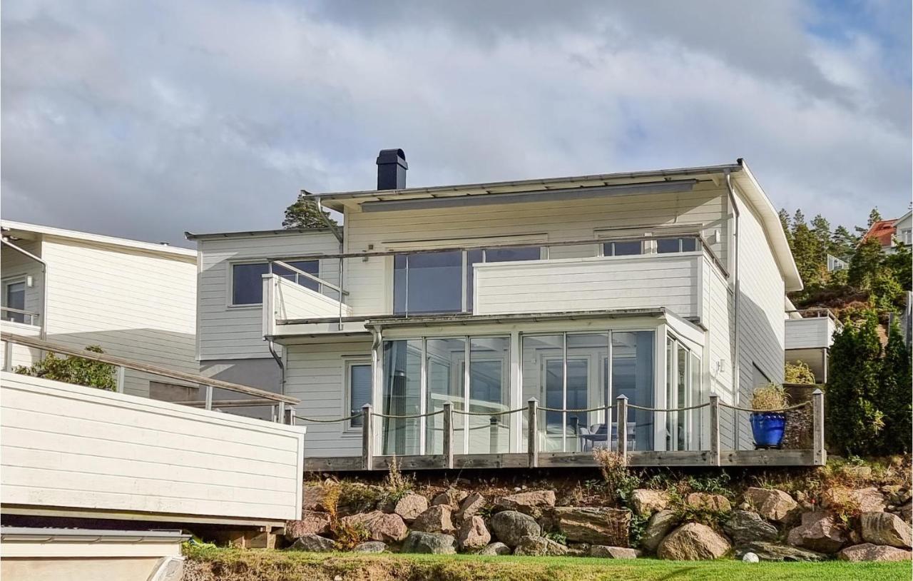 3 Bedroom Lovely Home In Uddevalla — 4-Star Luxury Hotel in Uddevalla, Sweden