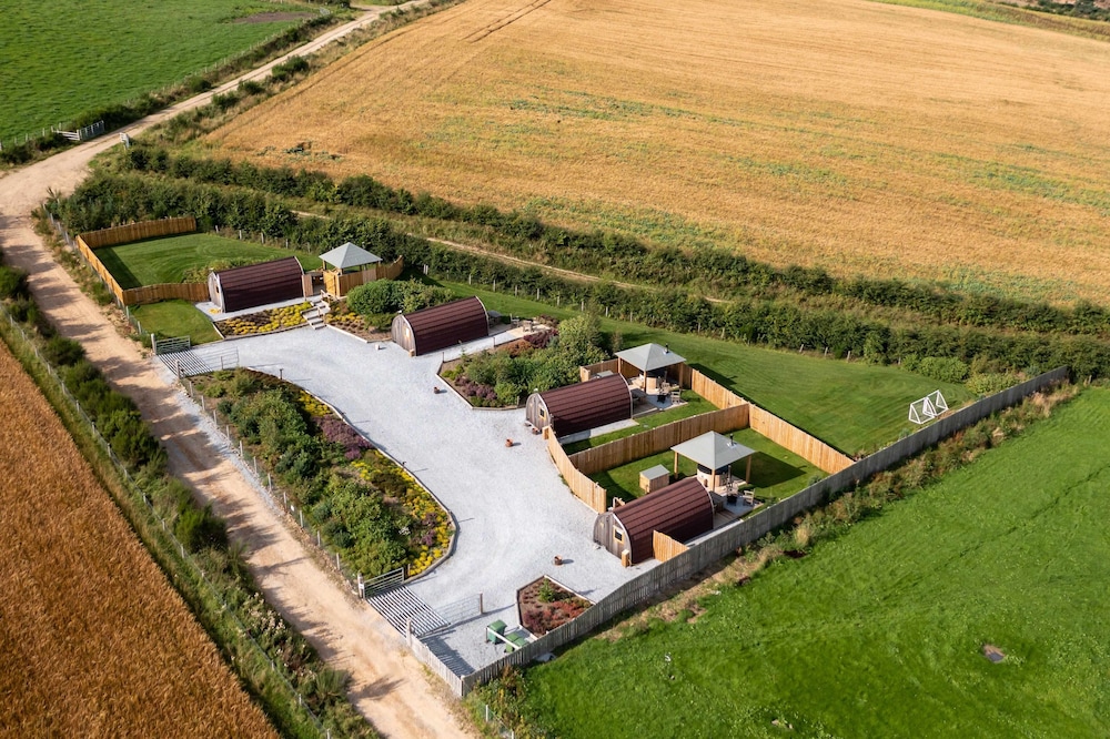 Hillside Havens - carbon neutral hotel in Keith