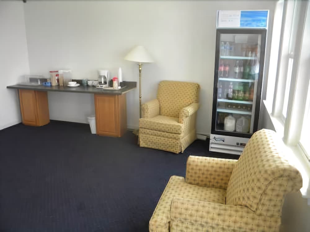 USA Inn and Suites Morgantown - photo 3