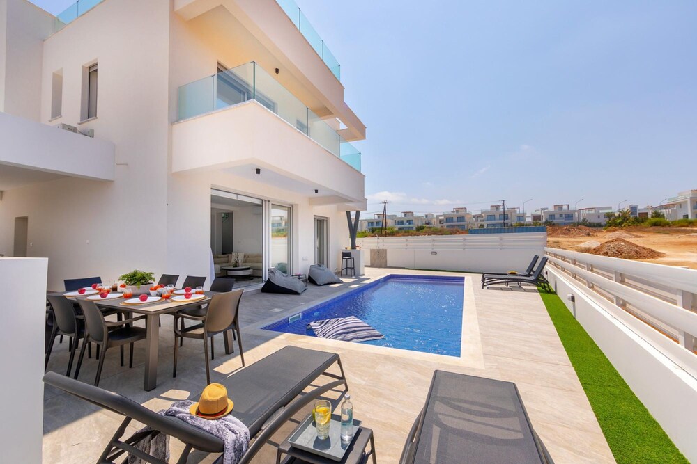 Protaras Sol e Mar Villa 3 — 4-Star Luxury Hotel in Protaras, Cyprus