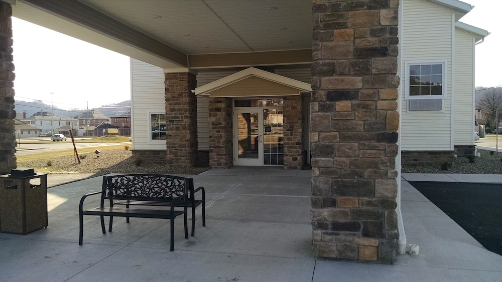 Cobblestone Inn & Suites Ambridge - photo 55