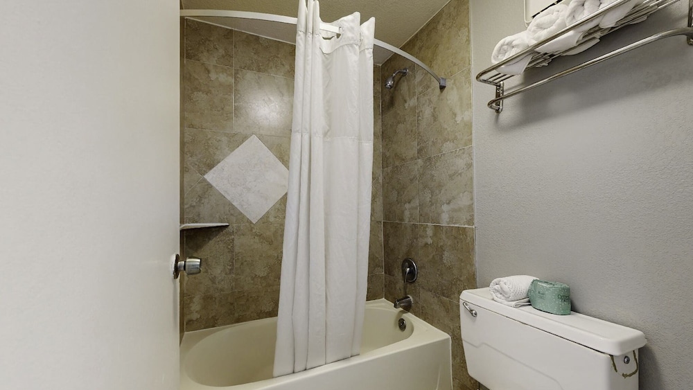 Days Inn by Wyndham Orlando Downtown - photo 36