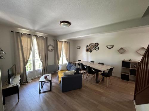 Duplex Avec Piscine in La Roche-Posay, France