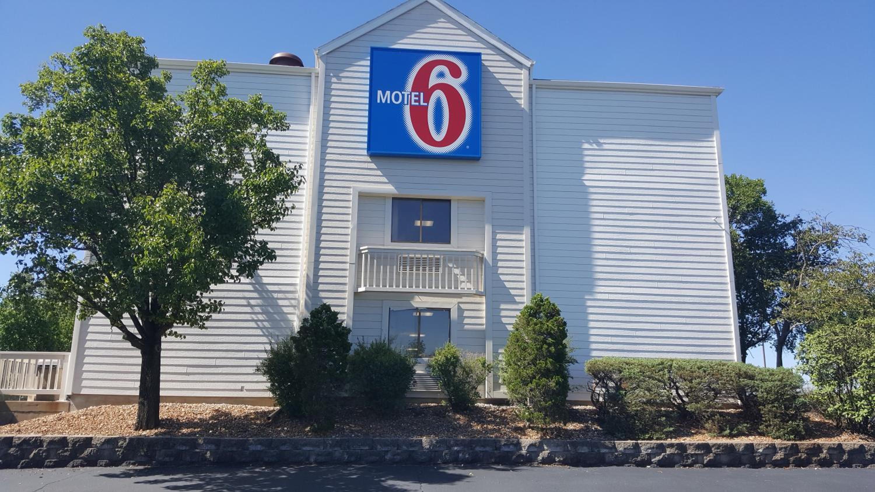 Motel 6 Maryland Heights MO - photo 4