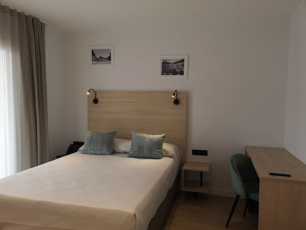 Hotel Coral Boutique by gaiarooms — Torroella De Montgri — photo 4