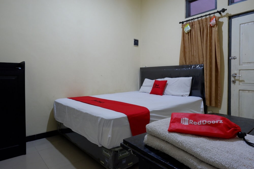 RedDoorz near GOR Wisanggeni in Tegal, Indonesia