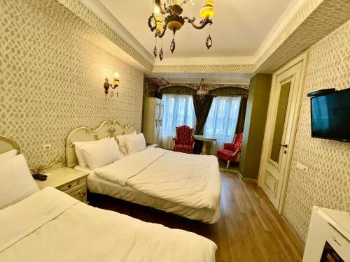 34 Silver Rooms