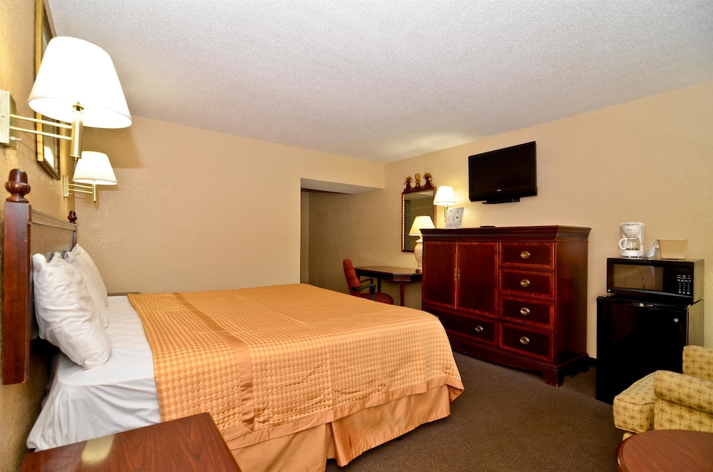 Americas Best Value Inn Smithfield - photo 6