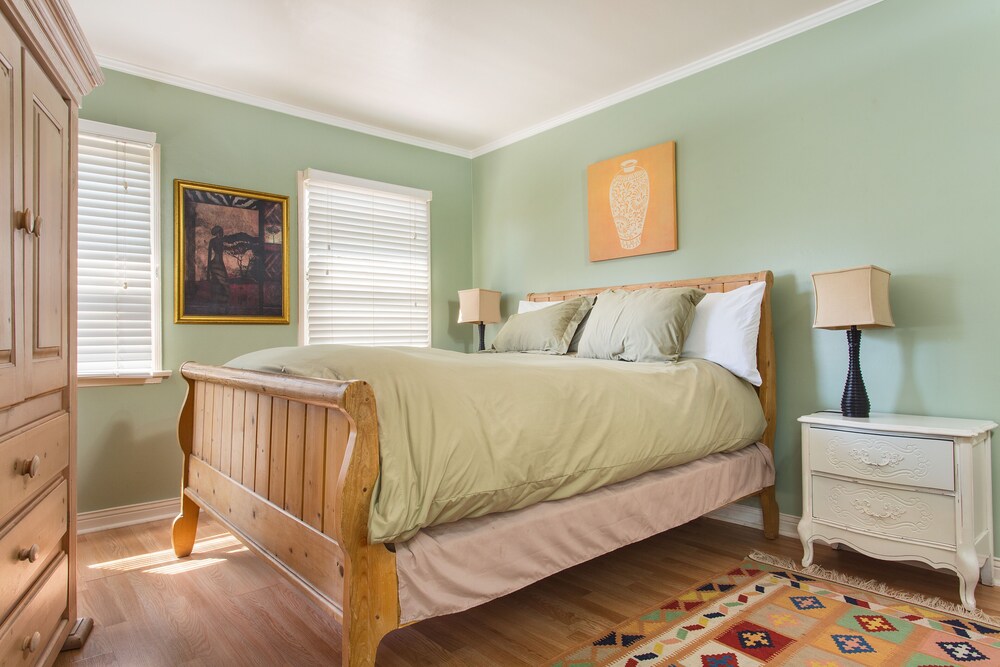 Hollywood Hills Suites - photo 33