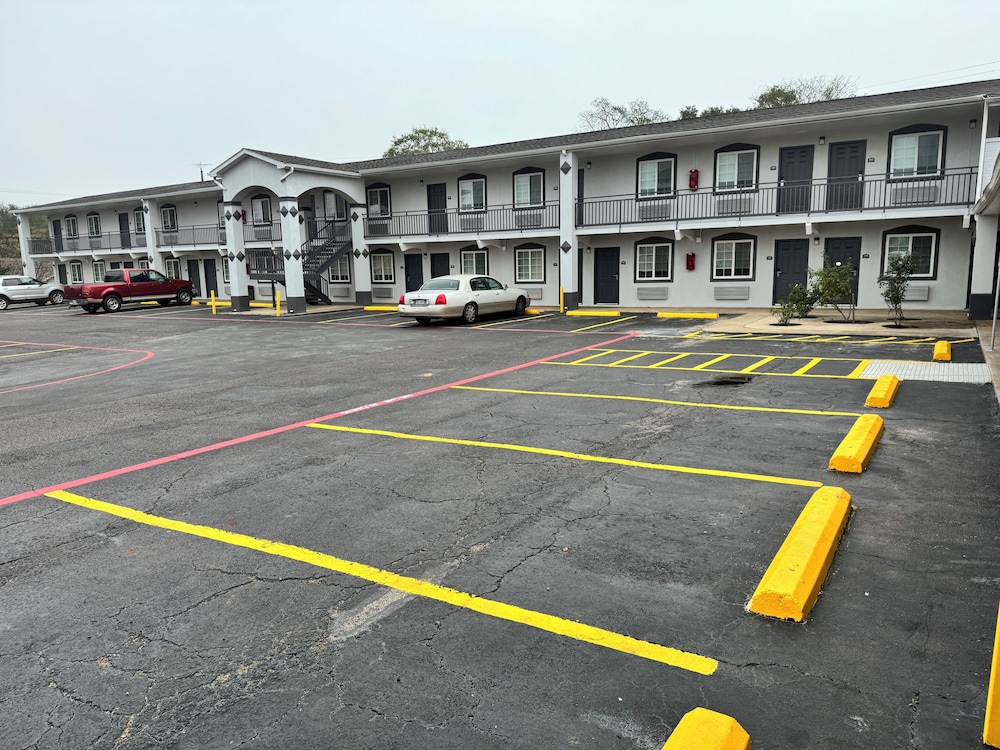 Continental Inn & Suites Nacogdoches TX SFA University Downtown - photo 66