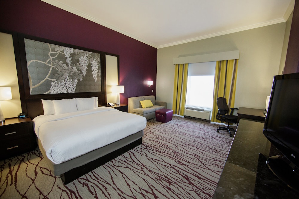 DoubleTree by Hilton Hotel Savannah Historic District - photo 14