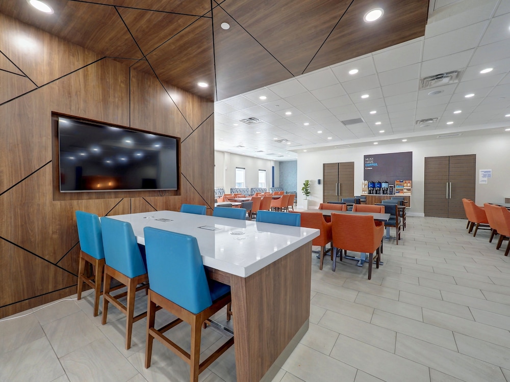 Holiday Inn Express Corpus Christi Beachfront by IHG - photo 54