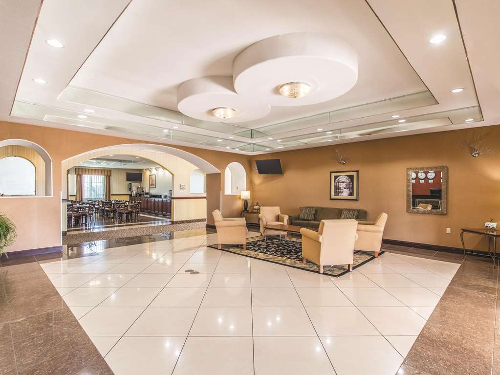 La Quinta Inn & Suites by Wyndham Bridgeport - photo 3