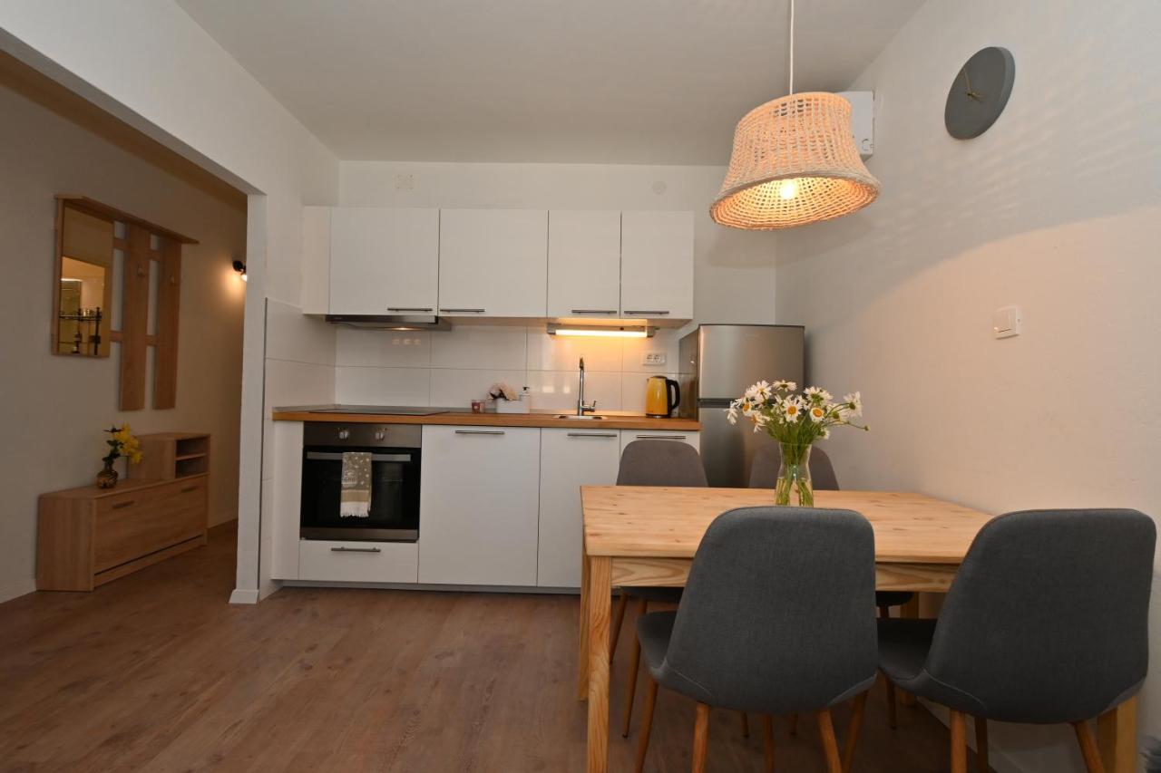 Relax apartment Split area with jacuzzi and mountain view — 4-Star Luxury Hotel in Zrnovnica, Croatia