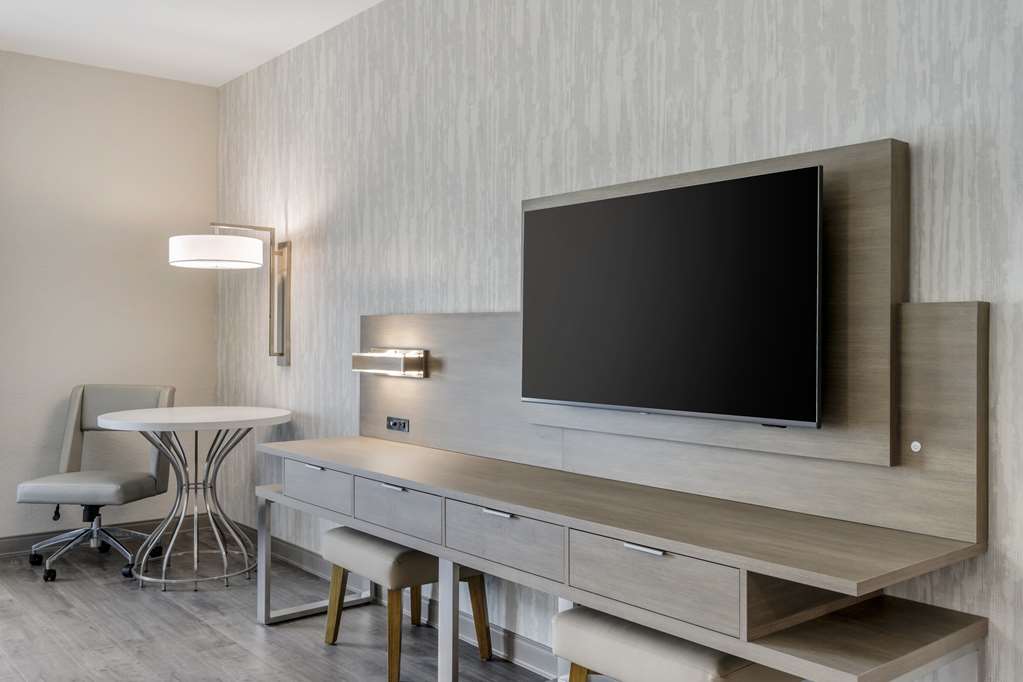 Best Western Plus Winter Haven Inn Suites - photo 17