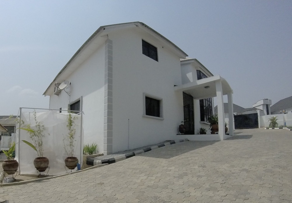 Ironhouse Guest Suites