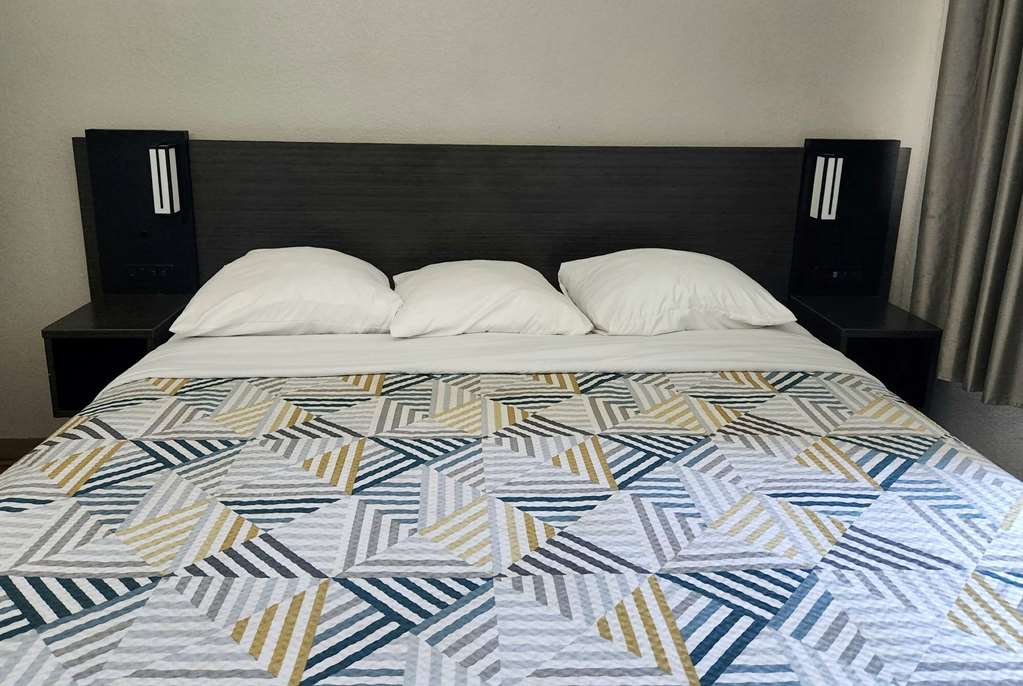 Baymont by Wyndham San Antonio Airport - photo 10