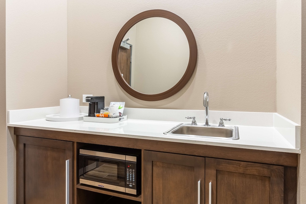 Hampton Inn and Suites Guymon - photo 24