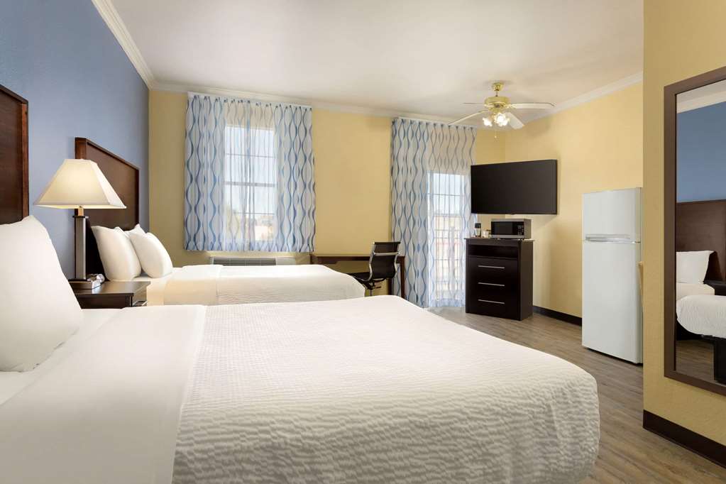 Days Inn & Suites by Wyndham Euless DFW Airport South - photo 25