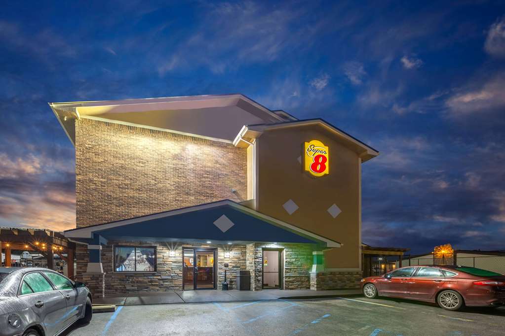 Super 8 by Wyndham Roseville Detroit Area - photo 6