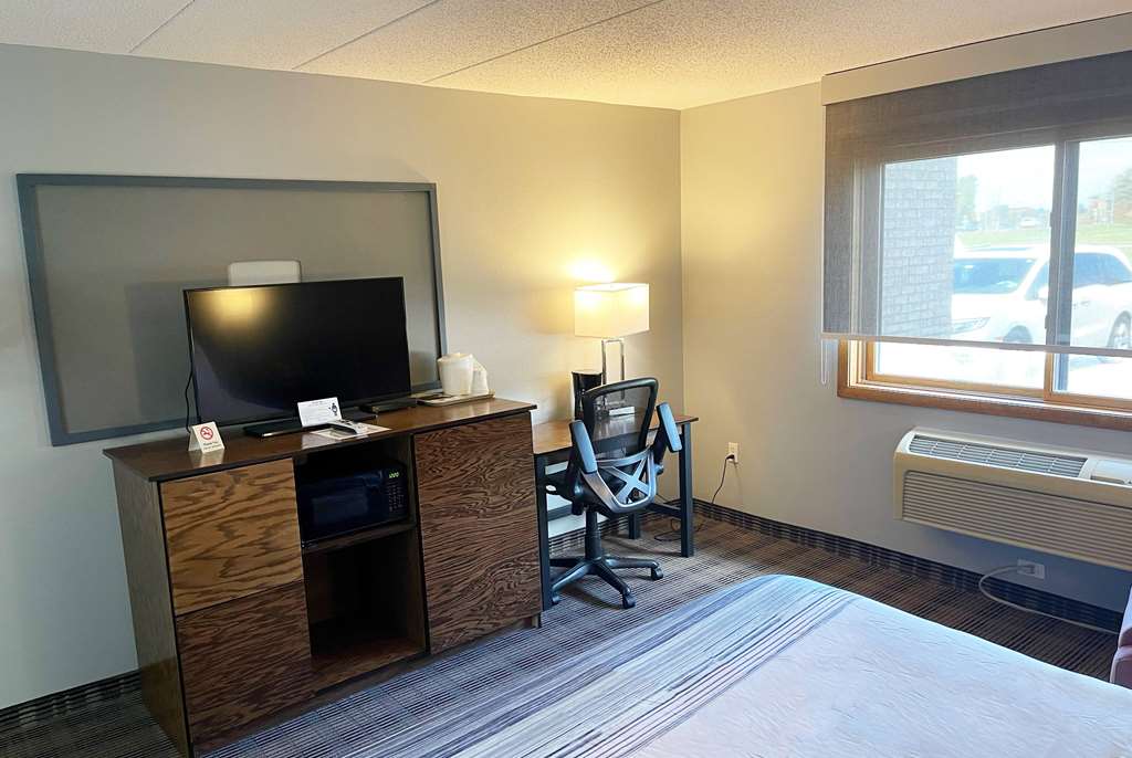 AmericInn by Wyndham Ladysmith - photo 8