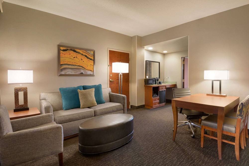 Embassy Suites by Hilton Franklin Cool Springs - photo 25