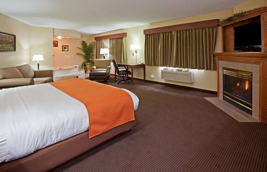 AmericInn by Wyndham Fargo West Acres - photo 15