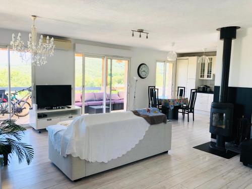 Madame Li in Cogolin, France