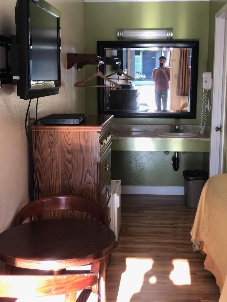 Kelseyville Motel - photo 11