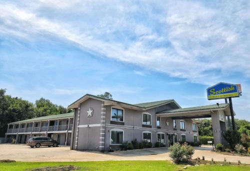 Scottish Inns & Suites Shenandoah Woodlands Mall - photo 6