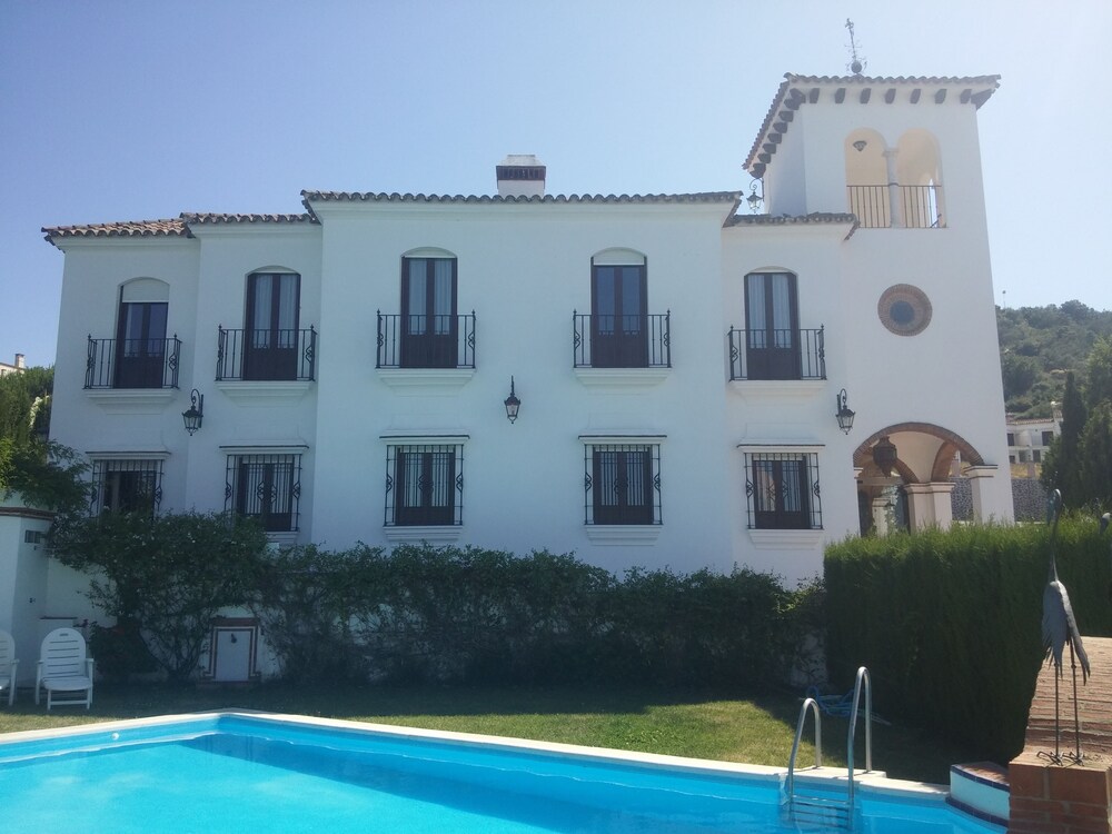 Hotel Vega De Cazalla — hotel in Cazalla De La Sierra