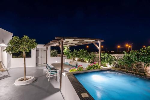 East Side Villa — 4-Star Luxury Hotel in Fira, Greece