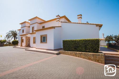 Villa Happy Family by Abahana Villas — 4-Star Luxury Hotel in Calp, Spain