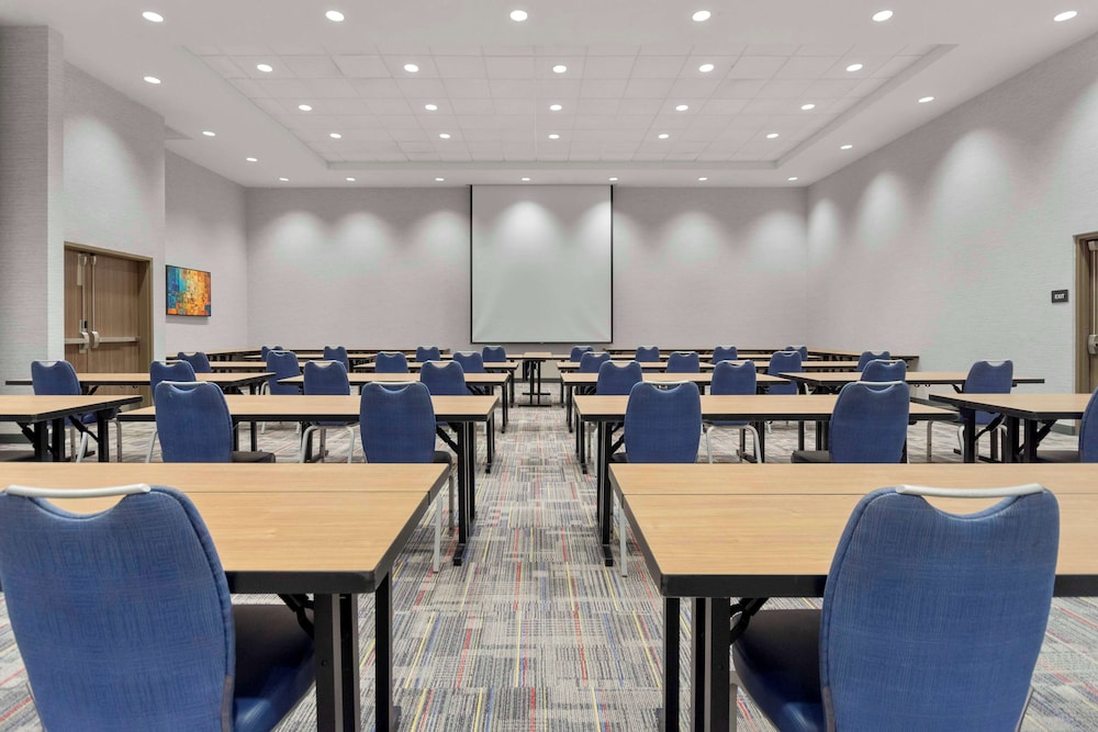 Hampton Inn & Suites Columbus Scioto Downs - photo 36