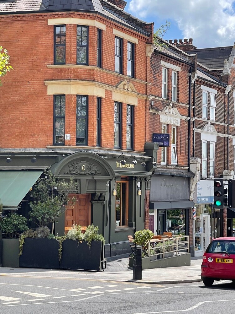 Chamberlayne Inn — 5-Star Luxury Hotel in London, United Kingdom