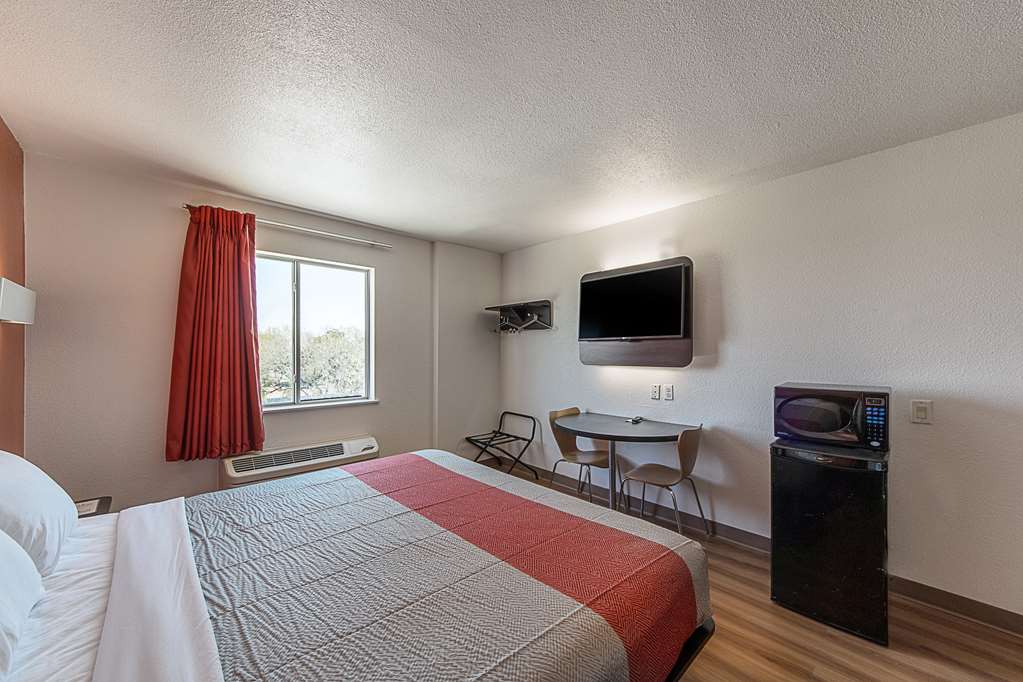 Motel 6 San Antonio TX Downtown Alamo Dome - photo 10