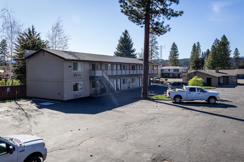 Charm Motel & Suites - photo 67
