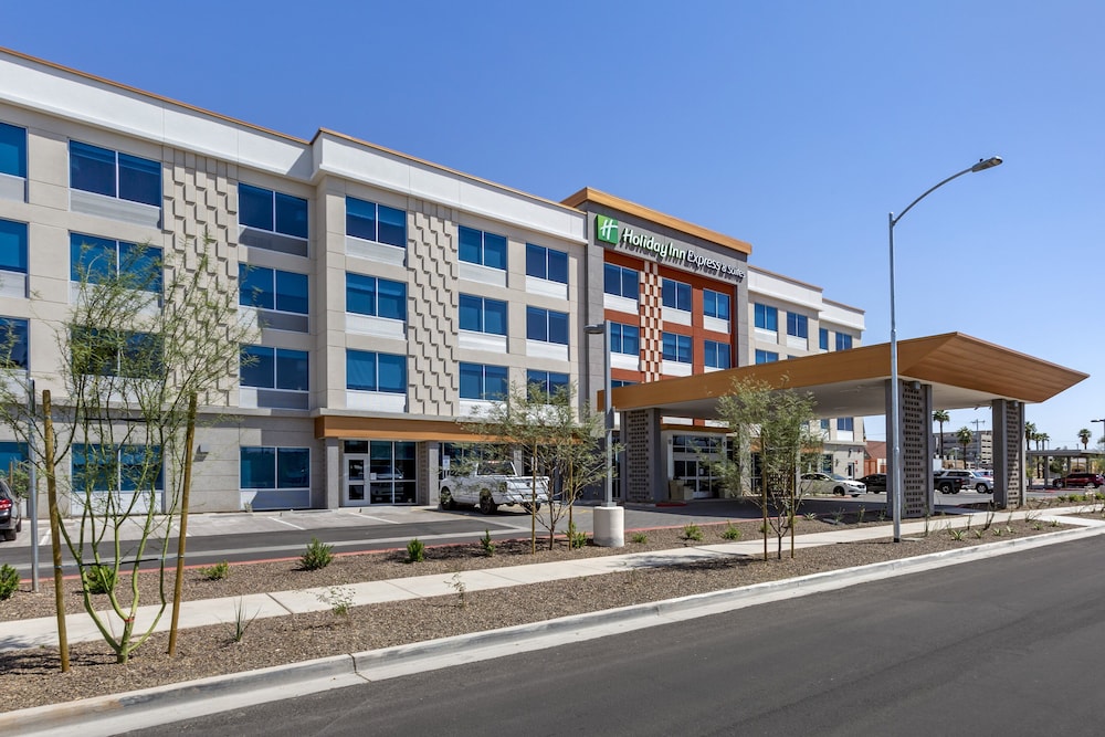 Holiday Inn Express & Suites Phoenix Dwtn State Capitol by IHG - photo 48