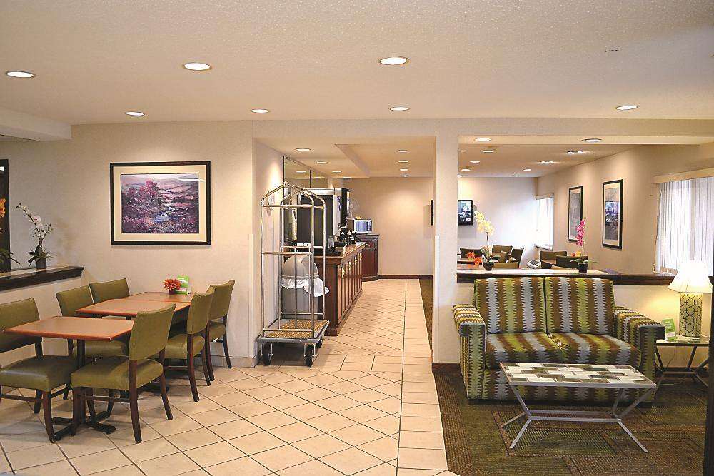 Days Inn by Wyndham Pleasant Prairie Kenosha - photo 8