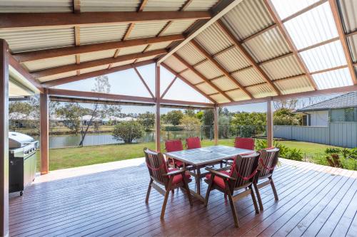 Oyster Cove Sunset LJ Hooker Yamba in Yamba, Australia