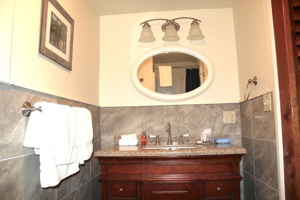 Yellowstone Hot Springs Resort - photo 23