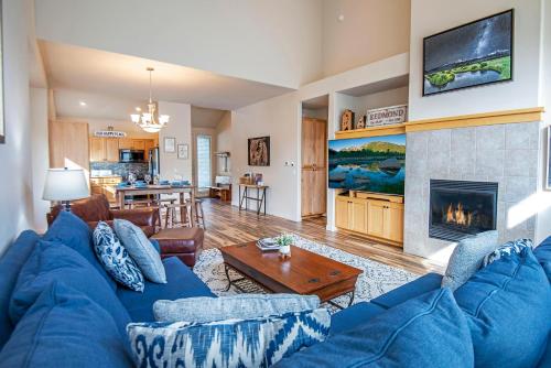 Whispering Creek Meredith Lodging — Redmond